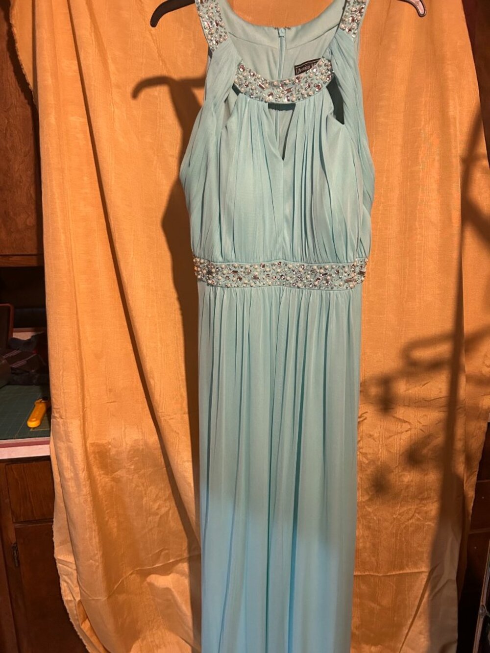 Jessica Howard formal dress mint green sleeveless long formal dress w pleate